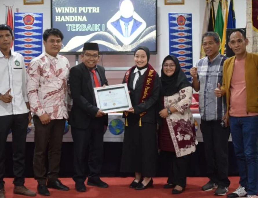 Yudisium ke-VII PGSD FKIP Unsultra, Windi Putri Handina Raih Lulusan Terbaik